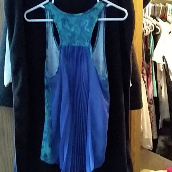 Top - Picture 2 of 3